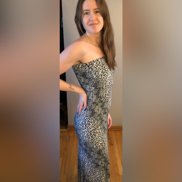 Black and white Maxi dress. Size S. Very soft and comfortable. Barely worn. - Picture 3 of 7